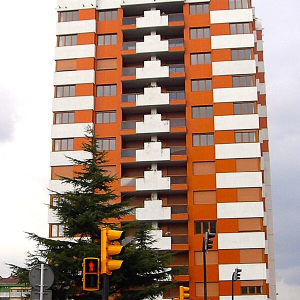 Edificios “Torres Jovellanos” de 96 viviendas, Locales y Garaje
