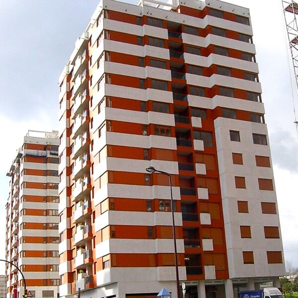 Edificios “Torres Jovellanos” de 96 viviendas, Locales y Garaje