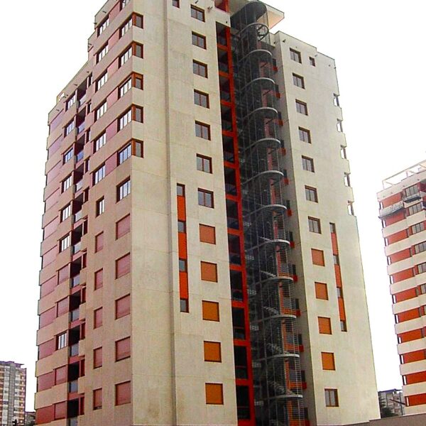 Edificios “Torres Jovellanos” de 96 viviendas, Locales y Garaje