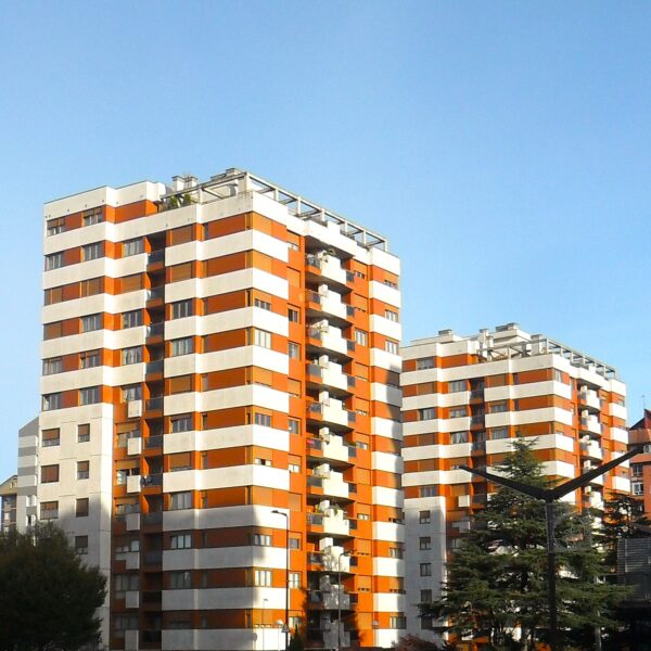 Edificios “Torres Jovellanos” de 96 viviendas, Locales y Garaje