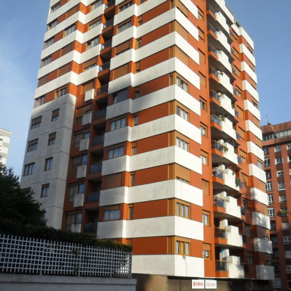 Edificios “Torres Jovellanos” de 96 viviendas, Locales y Garaje