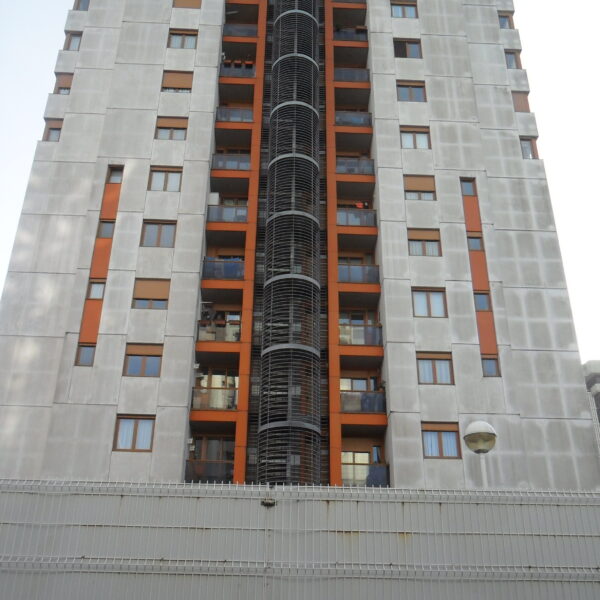 Edificios “Torres Jovellanos” de 96 viviendas, Locales y Garaje