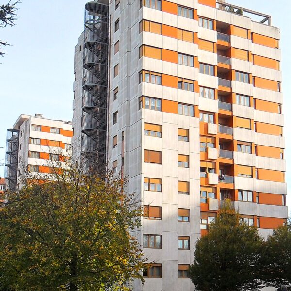 Edificios “Torres Jovellanos” de 96 viviendas, Locales y Garaje