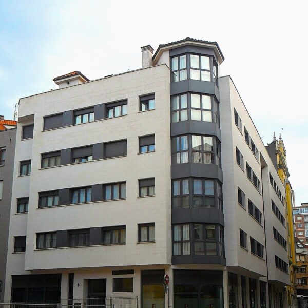 Edificio de 64 Viviendas, Locales y Garaje